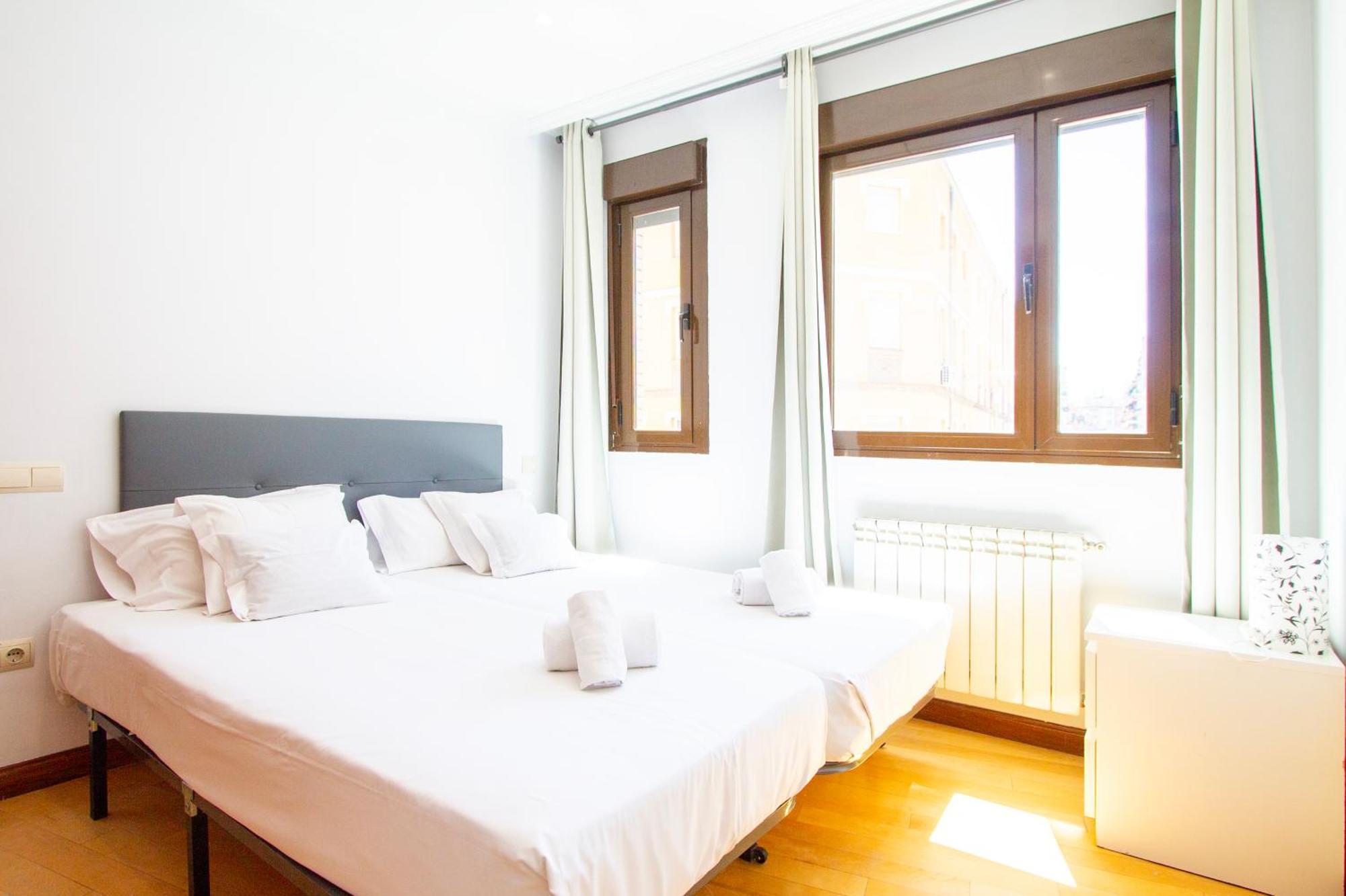 Apartamentos Adelfas Madrid Exteriör bild