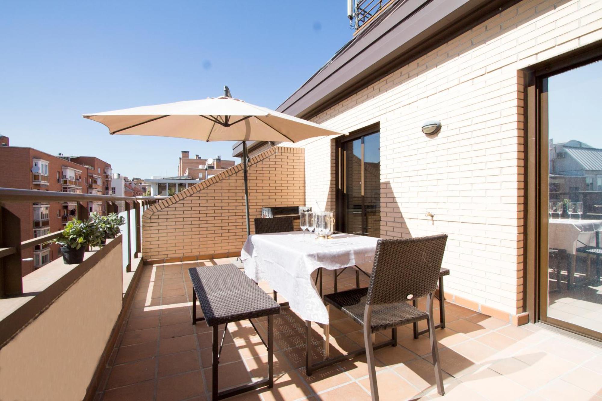 Apartamentos Adelfas Madrid Exteriör bild