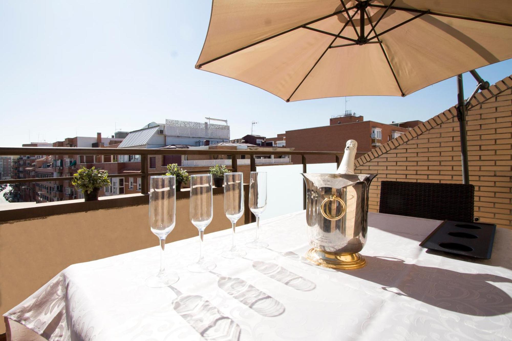 Apartamentos Adelfas Madrid Exteriör bild